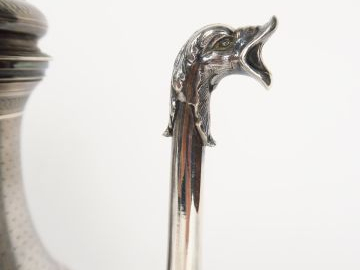 Verseuse en argent, poinçon Minerve, à décor guilloché, bec verseur et