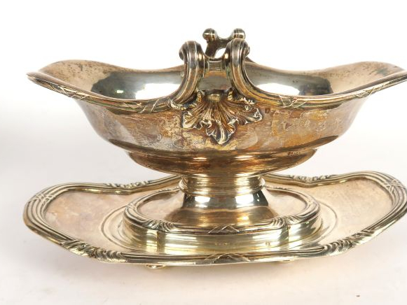 ODIOT. Saucière en argent, poinçon Minerve, avec son intérieur. Poids 
