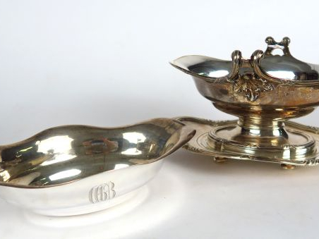 ODIOT. Saucière en argent, poinçon Minerve, avec son intérieur. Poids 