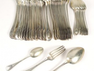 Vente aux enchères Partie de ménagère en argent, poinçon Minerve, à décor de monogramme d