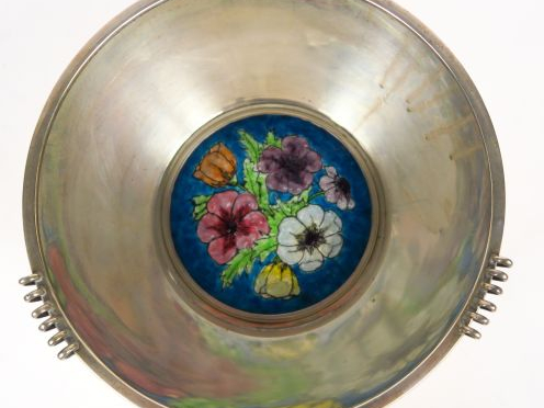 Coupe en argent, poinçon Minerve, le fond émaillé à décor de fleurs po