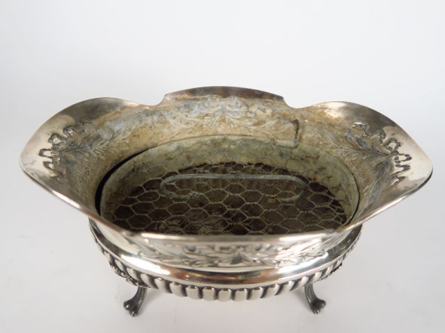 Pique-fleurs sur pied de style Louis XVI à décor de godrons, de branch