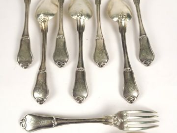 Suite de 4 couverts et une fourchette en argent, poinçon Minerve, à dé