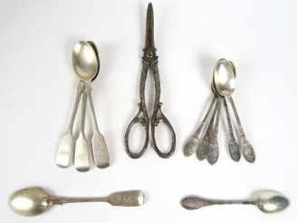 Vente aux enchères Suite de 6 cuillères à moka en argent, poinçon Minerve, et suite de 4 