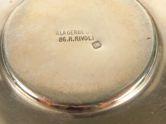 Paire de tasses et sous tasses en argent, poinçon Minerve, interieur e