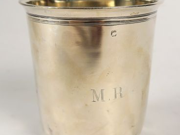 Timbale en argent, poinçon Minerve. Poids : 73 g