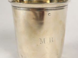 Vente aux enchères Timbale en argent, poinçon Minerve. Poids : 73 g