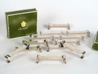 Vente aux enchères CHRISTOFLE collection GALLIA. 12 porte couteaux en métal argenté