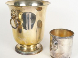 Vente aux enchères CHRISTOFLE. Seau à champagne et seau à glace en métal argenté, anses à