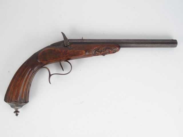 287- Pistolet Flobert calibre 6mm, canon octogonal, crosse renaissance