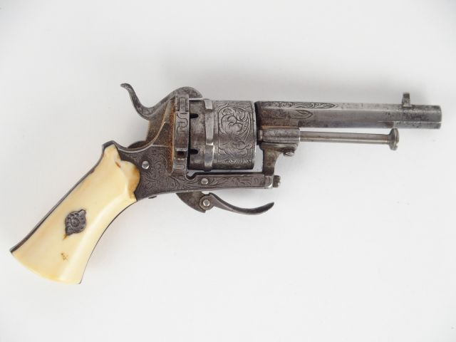 279-Joli petit revolver système Lefaucheux calibre 5mm à broche, belle