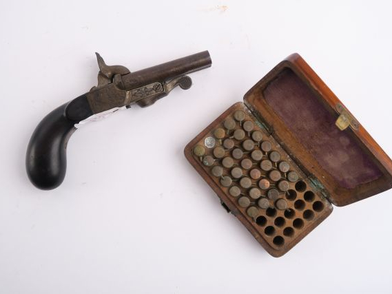 205-Joli pistolet juxtaposé à coffre et à chiens de belle fabrication 