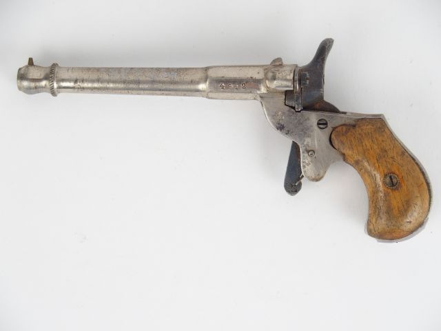 275-Pistolet de cycliste mono coup calibre 6mm numéro 4942. Mécanisme 