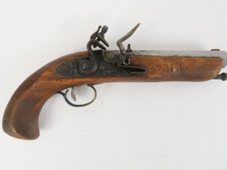 Vente aux enchères 213-Réplique moderne d’un pistolet à silex genre kit Macris. Calibre 4