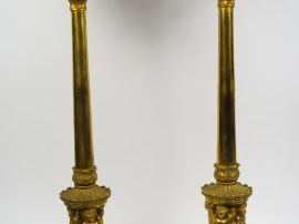 Paire de candélabres Restauration en bronze doré à décor de ronde d'am