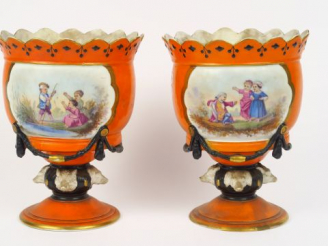 Vente aux enchères Paire de coupes sur piedouche Napoléon III en porcelaine, à décor de s