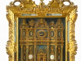 Vente aux enchères Reliquaire fin XVIIème début XVIIIème en paperolle, cadre à parecloses