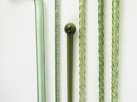 Vente aux enchères Six cannes en verre fumé.