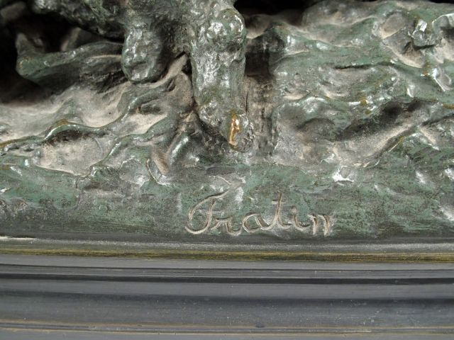 FRATIN 'Sanglier attaqué par des chiens'. Groupe en bronze à patine ve