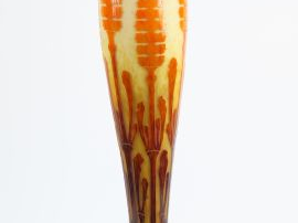 LE VERRE FRANCAIS. Grand vase en verre 'Jacinthes'. Signé.  H. 88,5 cm
