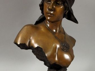 VILLANIS "Fille de bohème". Sculpture en bronze à double patine.  Sign
