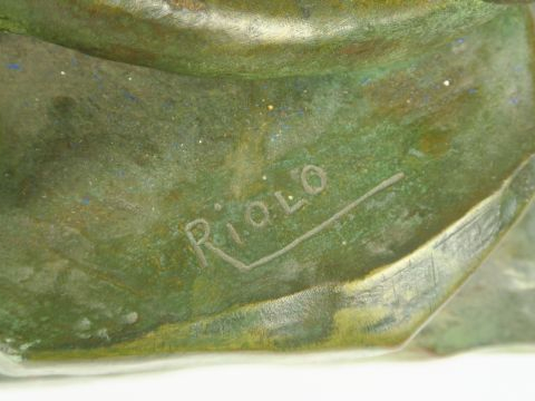 RIOLO. 'Panthère'. Sculpture en bronze à patine verte. Signée