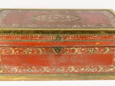 Malle XIXème en cuir peint et laiton.