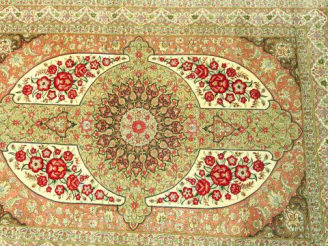 Vente aux enchères Tapis d'Orient Ispahan en laine et soie.   140 x 254 cm