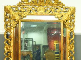 Vente aux enchères Glace de cheminée Napoléon III en bois sculpté, doré et ajouré, à déco