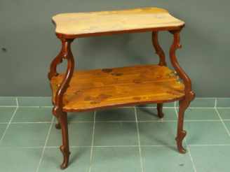 Vente aux enchères Guéridon Art nouveau en marqueterie à décor de papillons et de feuilla