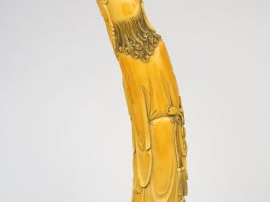 Grande sculpture en ivoire, représentant Zhoulao accompagné d’un disci