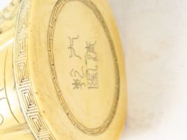 Grande sculpture en ivoire, représentant Zhoulao accompagné d’un disci