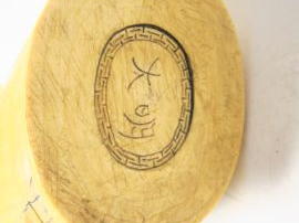 Grande sculpture en ivoire, représentant une déesse du printemps, tena