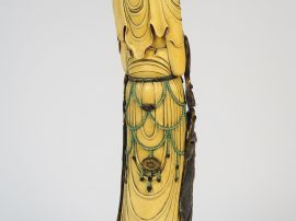 Grande statue en ivoire polychrome, représentant une déesse du printem