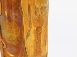 Grande sculpture en ivoire polychrome, représentant une jeune femme te