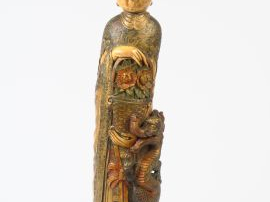Vente aux enchères Grande sculpture en ivoire polychrome, représentant une jeune femme au