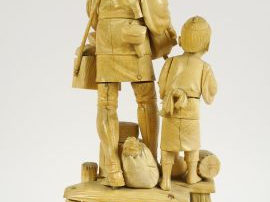 Okimono en ivoire, représentant un amuseur public jouant du samisen, a