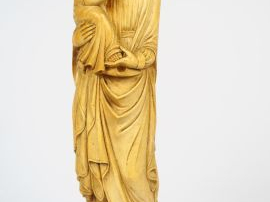 Grande sculpture en ivoire, représentant une Vierge à l’Enfant.  Chine