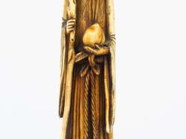 Vente aux enchères Sujet en ivoire figurant le sage de la longévité tenant un bâton dans 