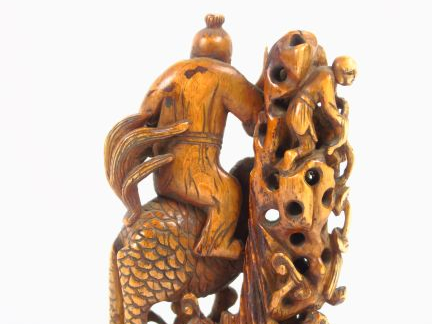 Sujet en ivoire "Divinité chevauchant un dragon". Chine, XIX ème siècl