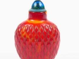 Vente aux enchères Flacon tabatière de forme gourde en verre imitant le réalgar.  Chine, 