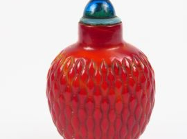 Flacon tabatière de forme gourde en verre imitant le réalgar.  Chine, 