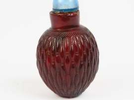 Vente aux enchères Flacon tabatière en ambre à l'imitation de la vannerie.  Chine, vers 1