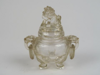 Vente aux enchères Vase tripode couvert en cristal de roche. Chine, vers 1900. H. 9 cm