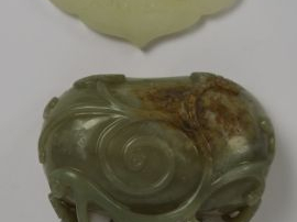 Godet de peintre en jade céladon, très finement sculpté et ajouré au n