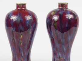 Vente aux enchères Paire de vases Meiping en grès porcelaineux émaillé sang de boeuf et f