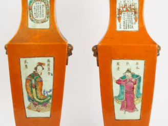 Vente aux enchères Paire de vases wu shuang pu en porcelaine, famille rose, décor de pers