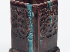 Vente aux enchères Objet de lettré : pot à pinceau carré en céramique émaillée bleu turqu