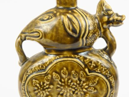 Vase double gourde en grès émaillé figurant un éléphant.  Asie du Sud 