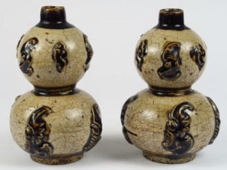 Vente aux enchères Paire de vases doubles gourdes en grès de Cihzou émaillé crémé et ocre